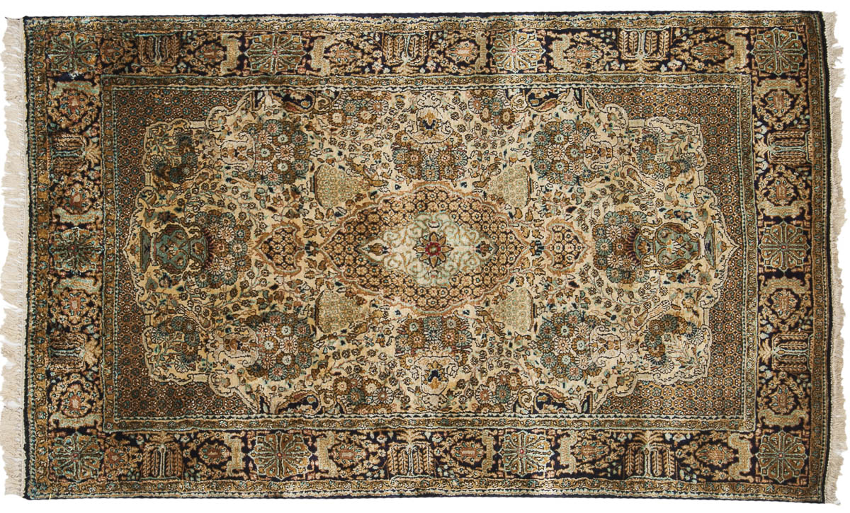 4x5 Persian Ghoum Ivory Oriental Rug 029805